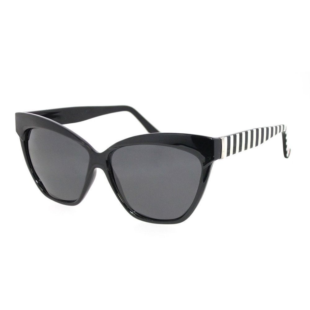Betsey Johnson XOX Polarized Sunglasses and Accessories Set - Picture 2 of 16
